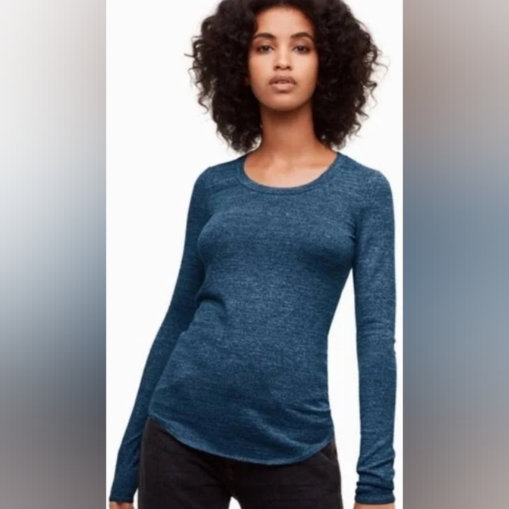 Wilfred Free M medium blue long sleeve Top Aritzia stretch comfort